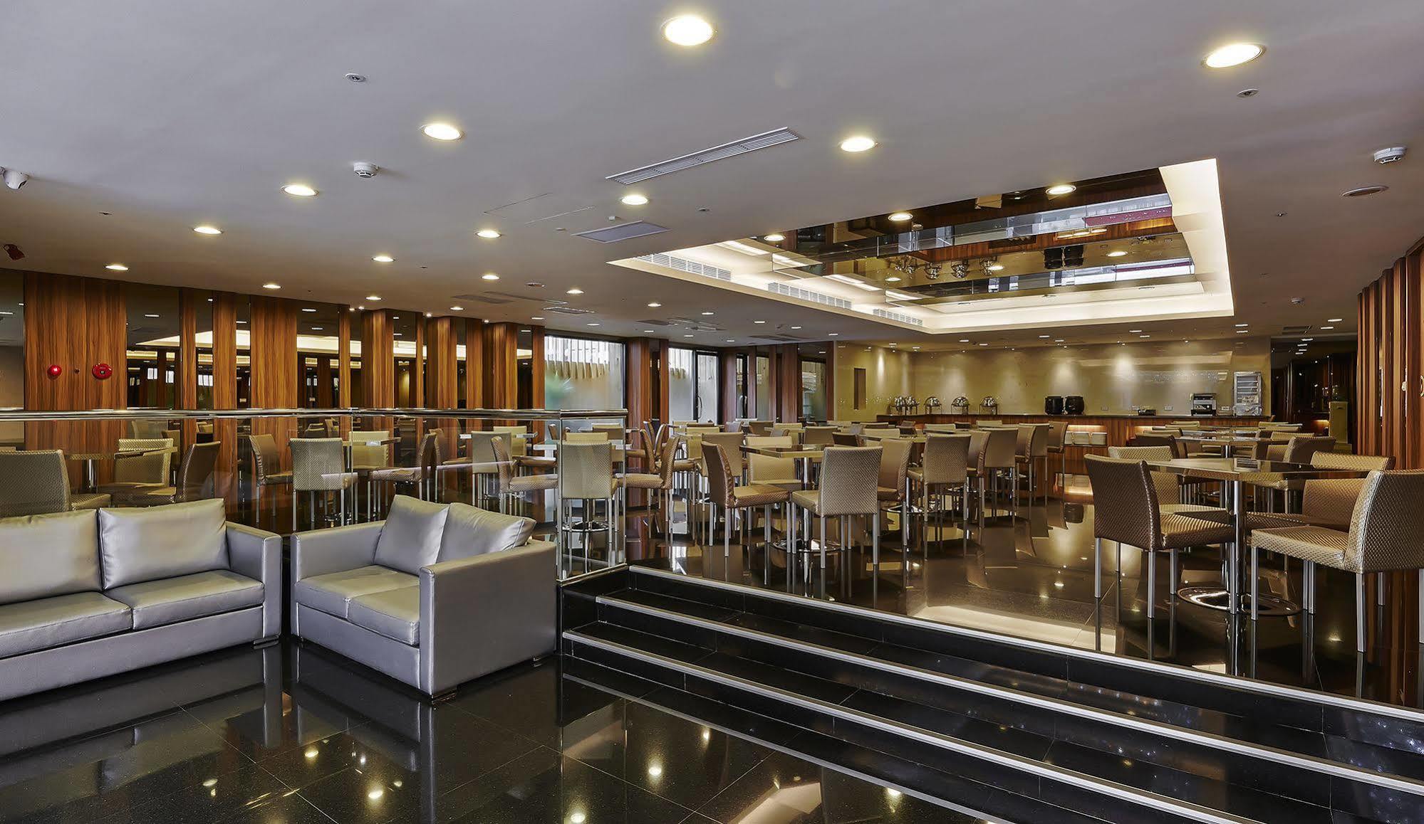 Delton Hotel - Love River Branch Kaohsiung Extérieur photo